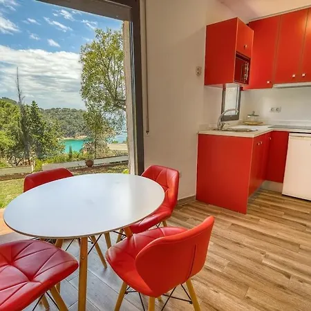 Mitjorn Cala Canyelles