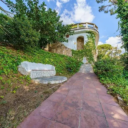 Mitjorn Cala Canyelles